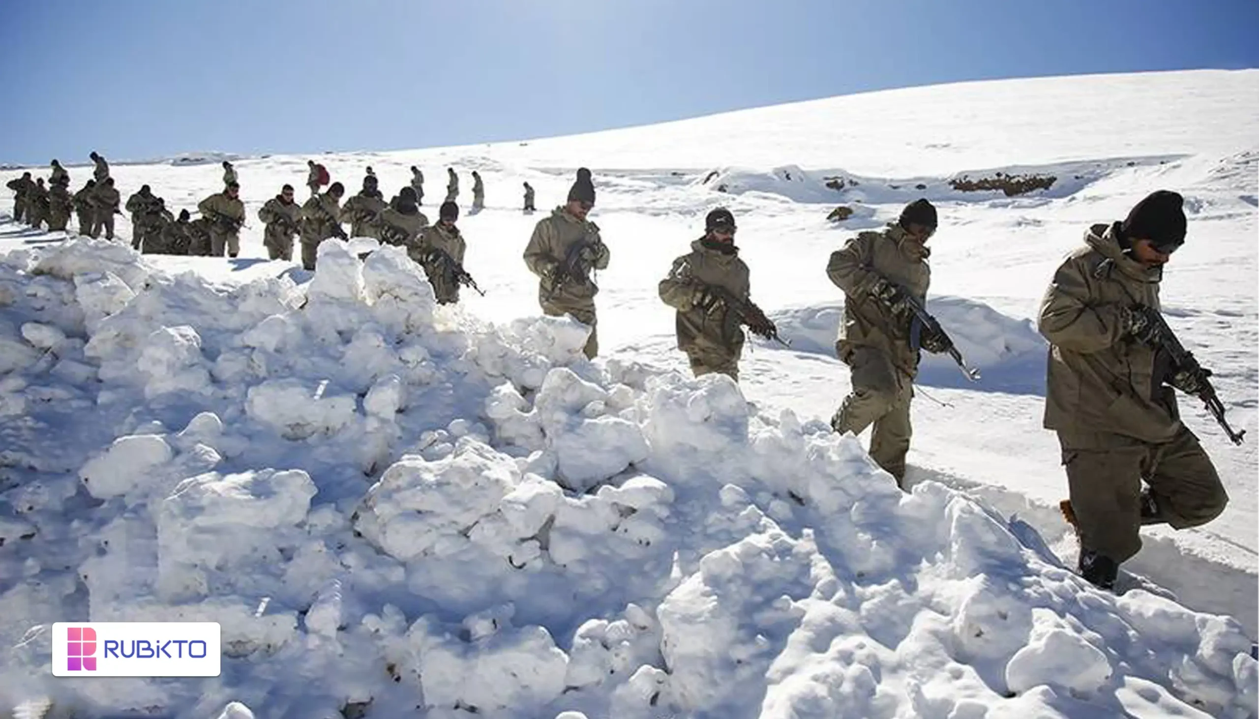 تلاش اتباع افغان برای ورود غیرقانونی به ایران در برف و کولاک!